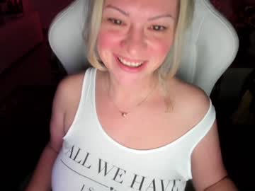 webcam girl kiradivine capture image #1831000
