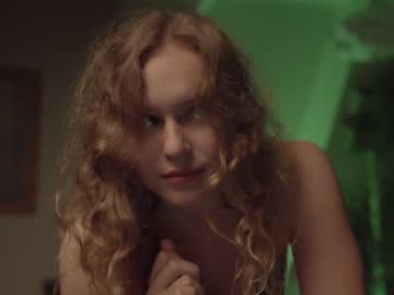 webcam girl chillwithkira capture image #1649304