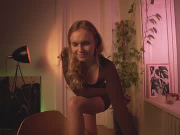 webcam girl chillwithkira capture image #1008220