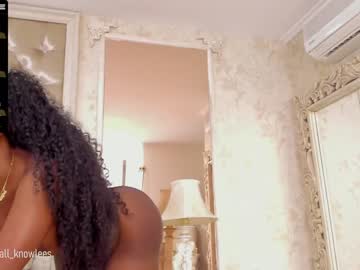 webcam girl shantallknowless capture image #4663111