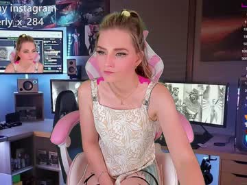 webcam girl queenafina capture image #3544905