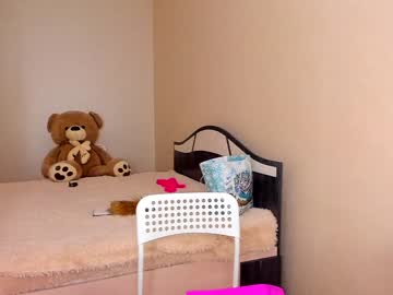 webcam girl yana_squrel_22 capture image #1618120