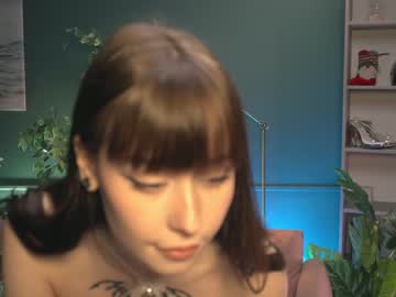 webcam girl ella_knockers_xl capture image #2352221