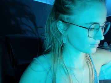 webcam girl linellali capture image #4076918