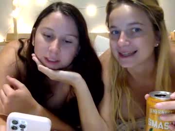 webcam couple xoxoits2girls capture image #45246