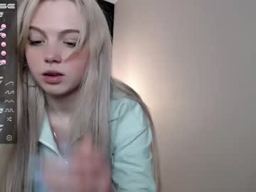 webcam girl small_blondee capture image #2378103