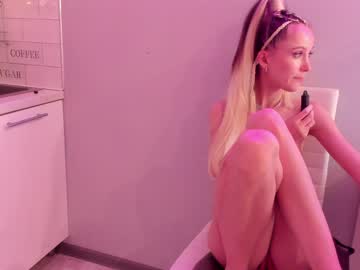 webcam girl queenieandliam capture image #1287549