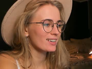 webcam girl linellali capture image #3945886