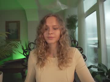 webcam girl chillwithkira capture image #1204865