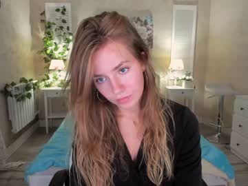 webcam girl over_the_moon_ capture image #3809074