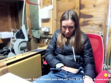 webcam girl eatmypie69 capture image #1550188