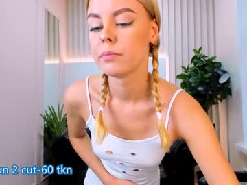 webcam girl moon__flowers capture image #3732125
