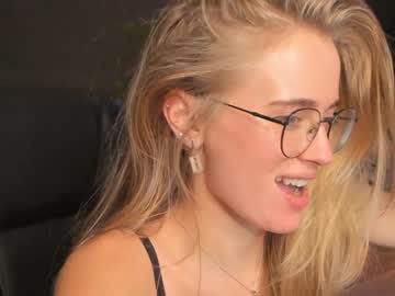 webcam girl linellali capture image #3938284
