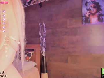 webcam girl yolandabertha capture image #5371240