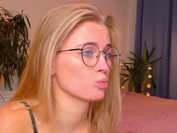 webcam girl linellali capture image #3753055