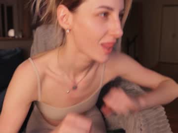 webcam girl alicedotg capture image #1936818