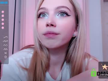 webcam girl small_blondee capture image #4744775