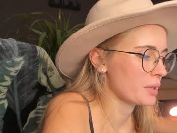 webcam girl linellali capture image #3937085