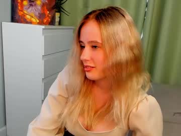 webcam girl darlinecoyner capture image #5563678