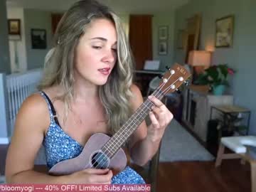 webcam girl bloomyogi capture image #2999061
