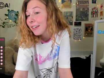 webcam girl lottie_shine capture image #4465385
