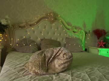 webcam girl pussy__money__weed capture image #2707097