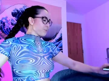 webcam girl littlee33 capture image #2520709