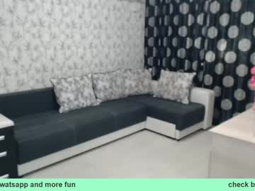 webcam couple maya_and_guests capture image #1845451