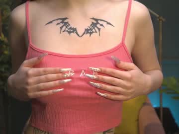 webcam girl ella_knockers_xl capture image #2871394