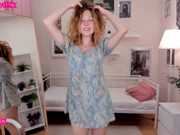 webcam girl lottie_shine capture image #4451887