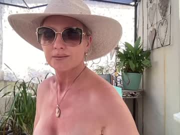 webcam girl gl1tter_barbie capture image #5444016