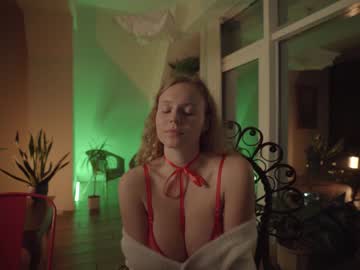 webcam girl chillwithkira capture image #1266275