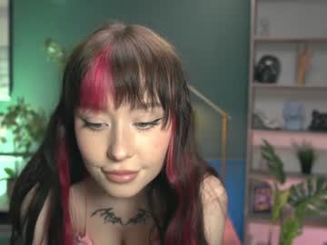 webcam girl ella_knockers_xl capture image #2467540