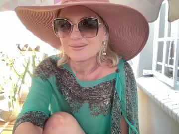 webcam girl gl1tter_barbie capture image #2699376
