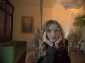 webcam girl chillwithkira capture image #1696993