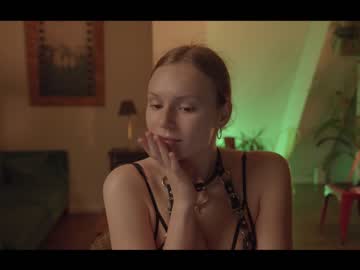 webcam girl chillwithkira capture image #2109100