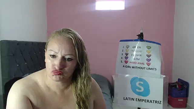 Stripchat sex cam emperatrizfuckass